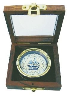 Kompass in Holzbox mit Glasfenster